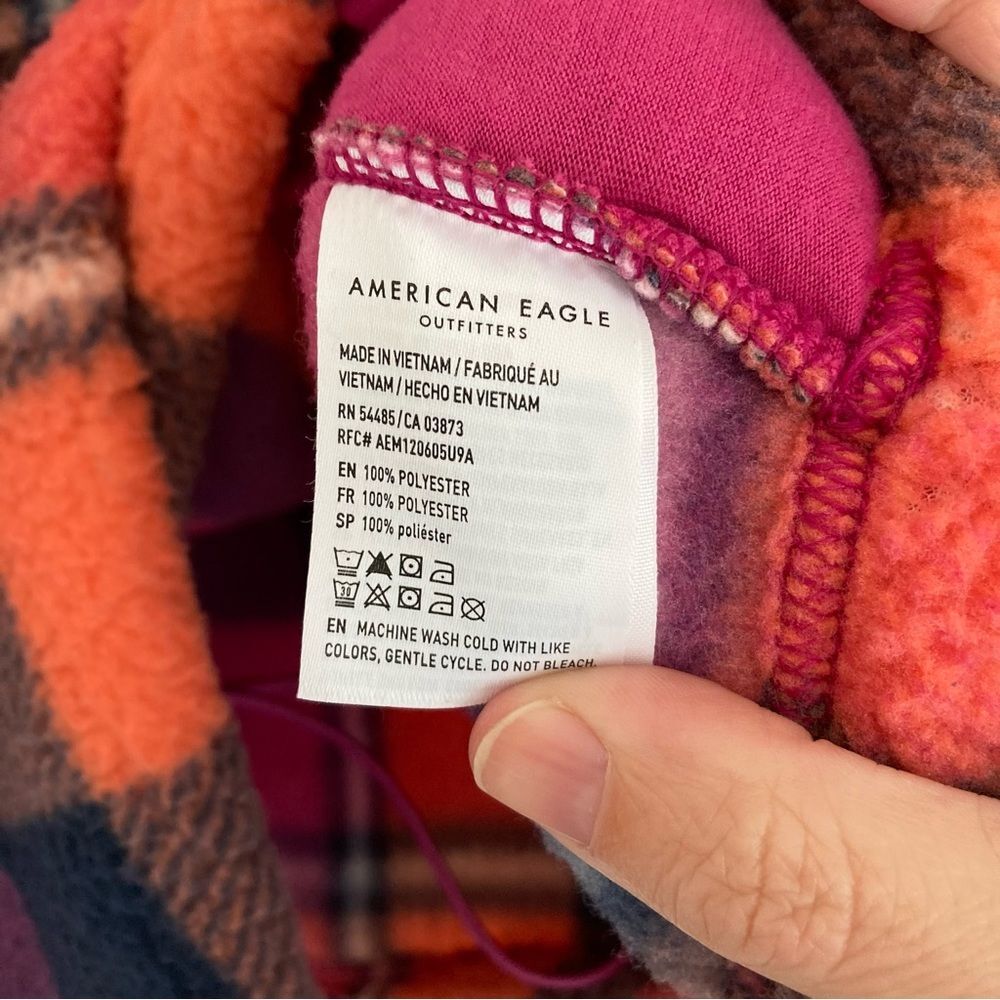 American Eagle Women’s cropped plaid fleece jacket size large. EUC! - Picture 8 of 9